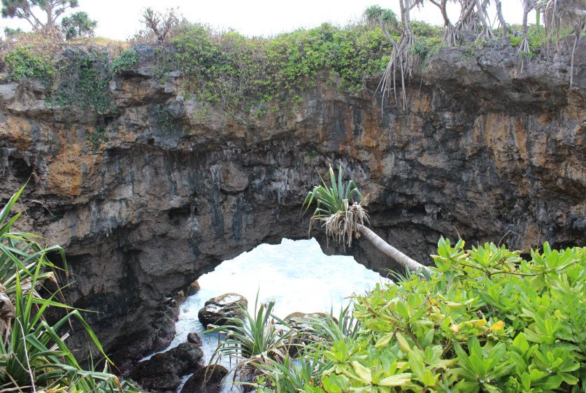 Hufangalupe Natural Bridge, Tongatapu, Tonga